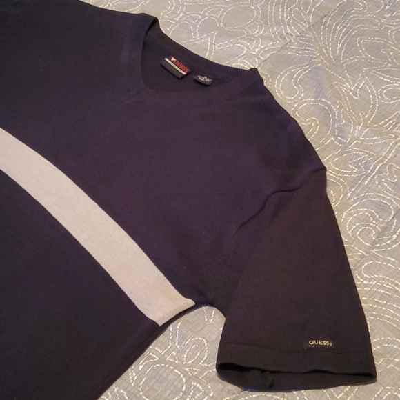 Guess v neck light sweater shirt - Picture 3 of 3